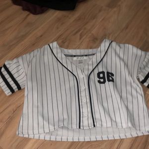 cropped yankee shirt